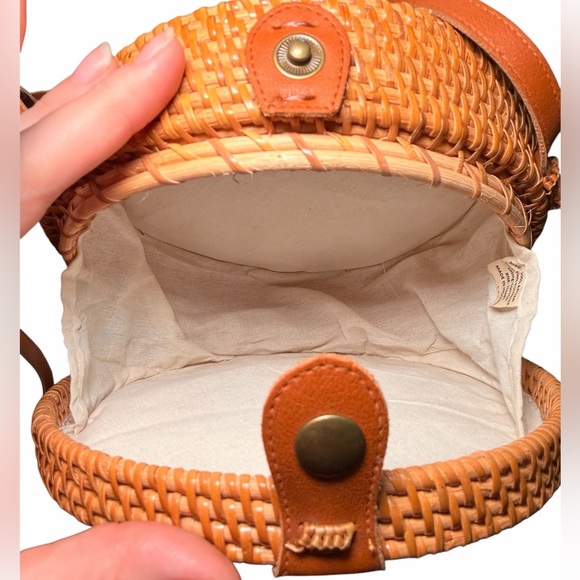 Woven Rattan Circular Bag - Picture 4 of 6